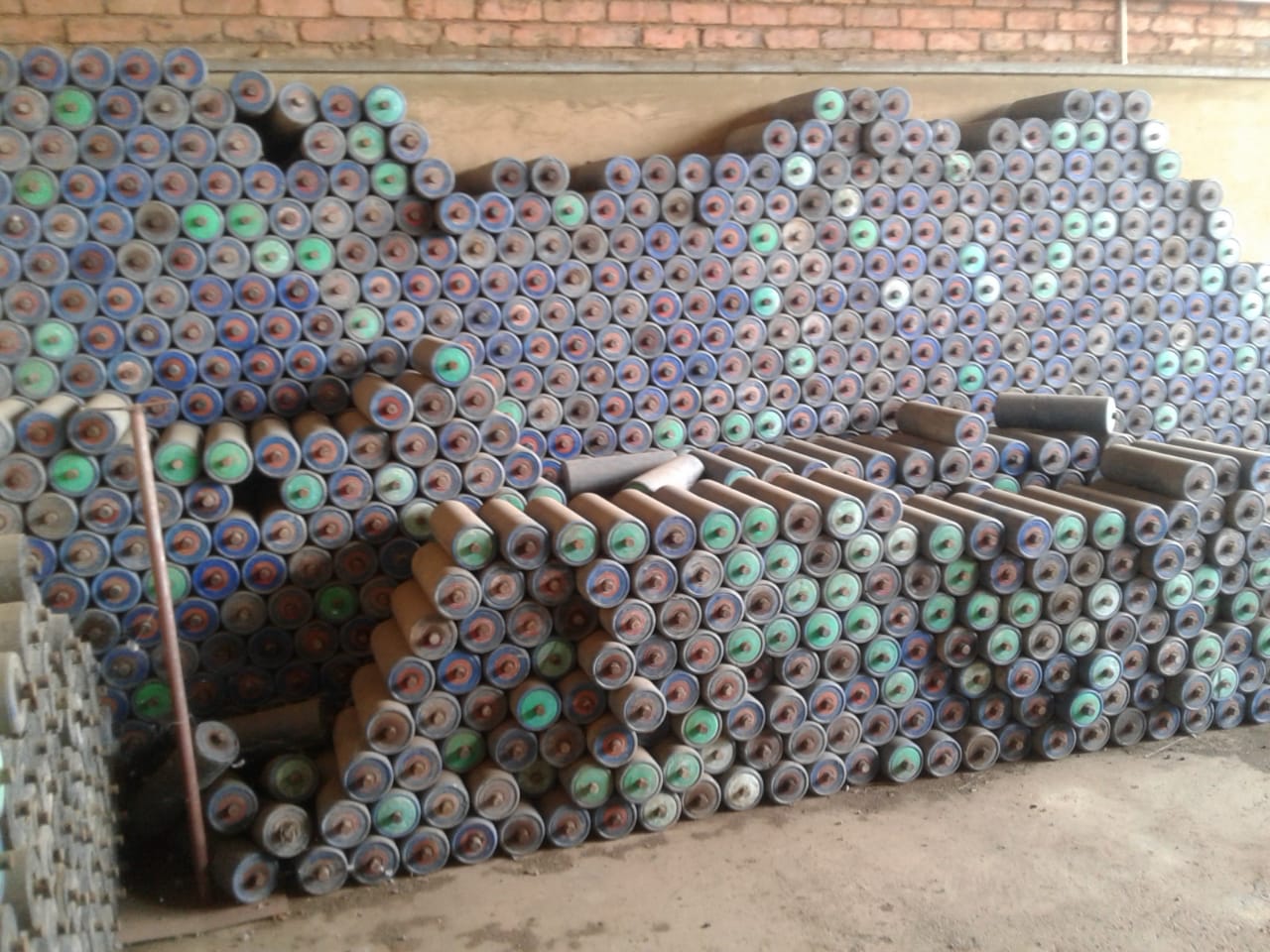 Conveyor pulleys stacked